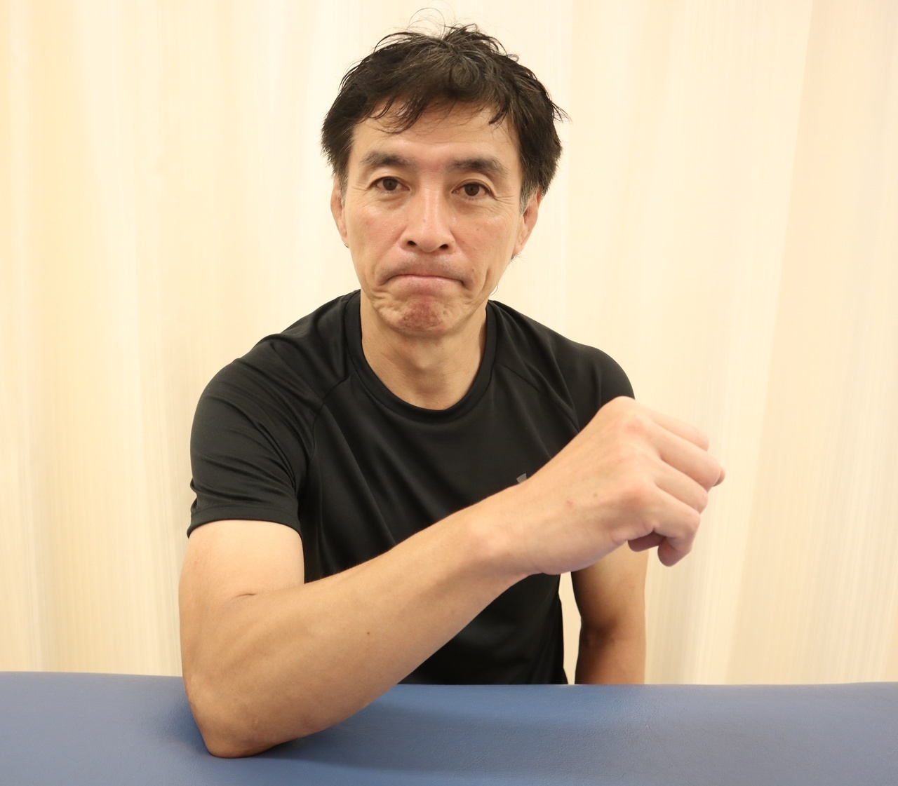 巻き肩の治し方！簡単ストレッチで猫背・ストレートネックをスッキリ改善