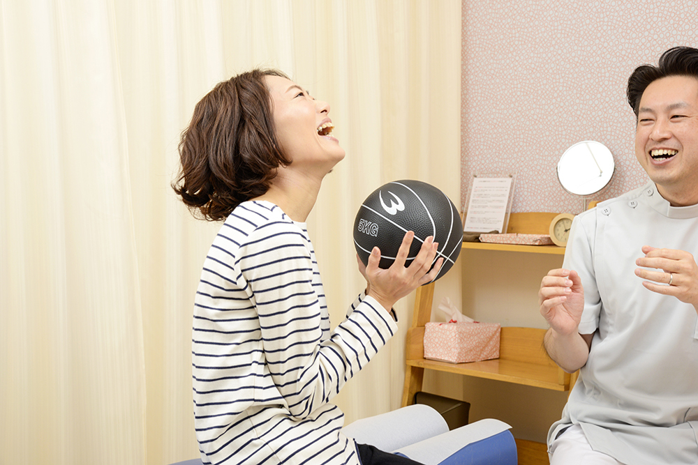 首の負担を体感しよう